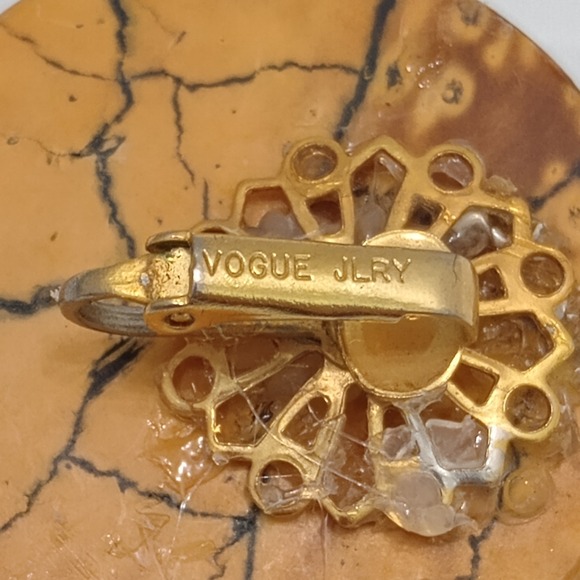 Vintage Vogue JLRY Clip Earrings Wooden Faux Marble Look Disc 1.25" Signed - Picture 6 of 9